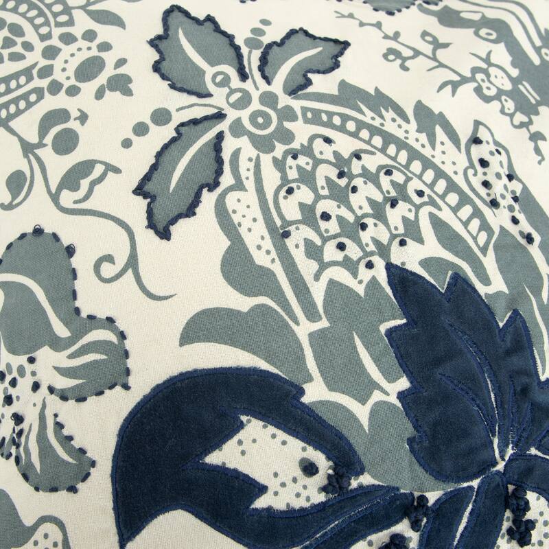 Rizzy Home Blue/White Cotton Floral-patterned Decorative Throw Pillow