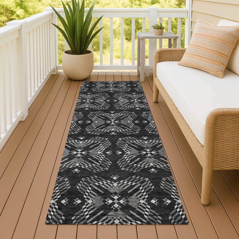 Machine Washable Indoor/ Outdoor Modern Frontenac Chantille Rug - Black - 2'3" x 7'6"