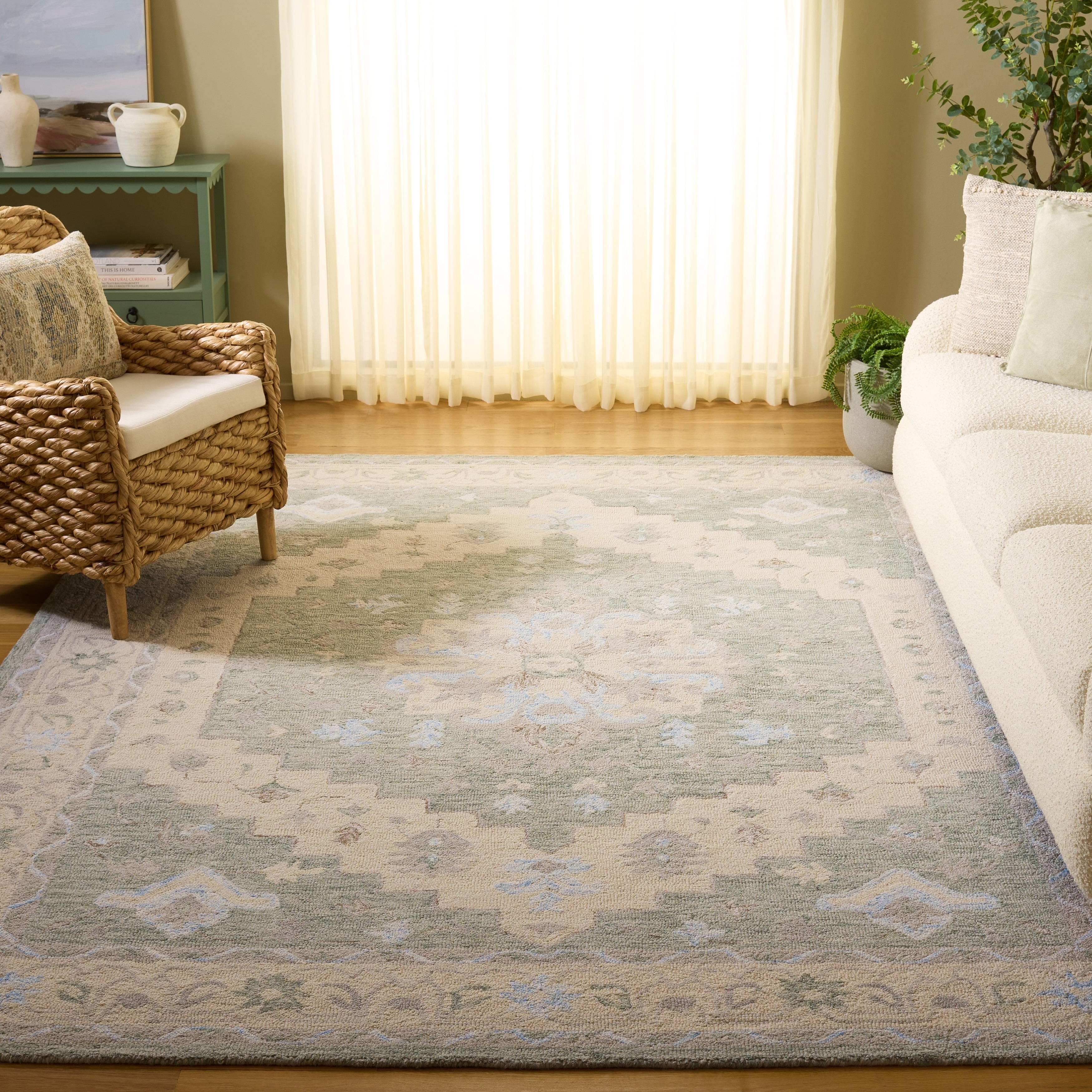 SAFAVIEH Handmade Heritage Neyka Traditional Wool Rug