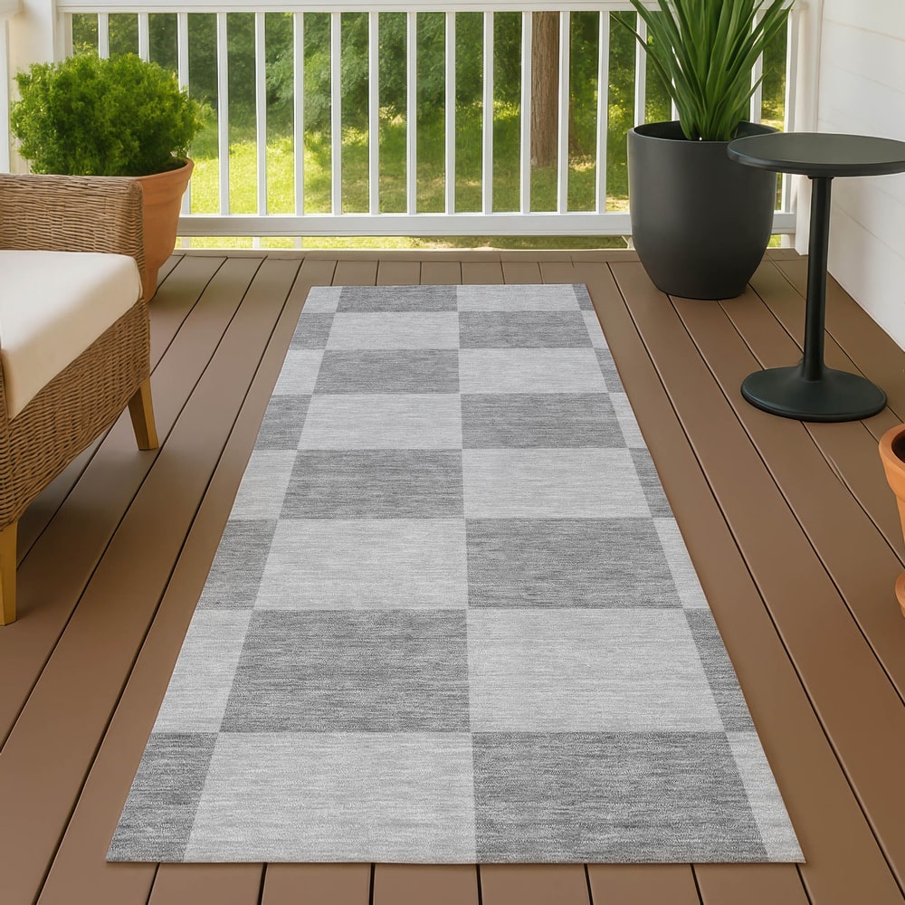 Machine Washable Indoor/ Outdoor Modern Checker Chantille Rug