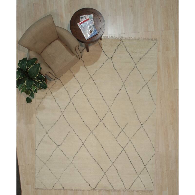 Beige Traditional Geometric Modern Moroccan Area Rug - Elegant and Timeless Design - 8' x 10'
