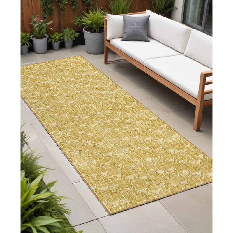 Beve Sleek Geometric Weather Resistant Classic Meets Modern Outdoor Rug - 8' Runner - Gold