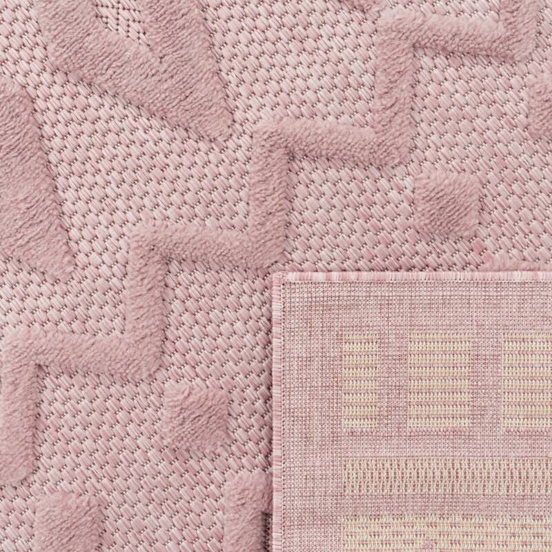 Indoor & Outdoor Rug With Geometric Trellis High-Low Pattern