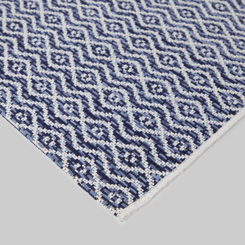 Calista Transitional Diamond Indoor/Outdoor Area Rug