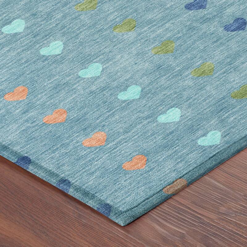 Machine Washable Indoor/ Outdoor Modern Hearts Chantille Rug