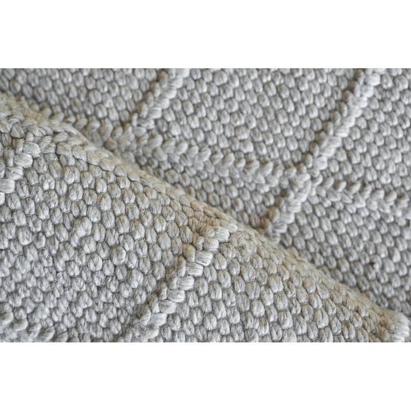 EXQUISITE RUGS Brentwood Handwoven Wool/Viscose Silver Area Rug.