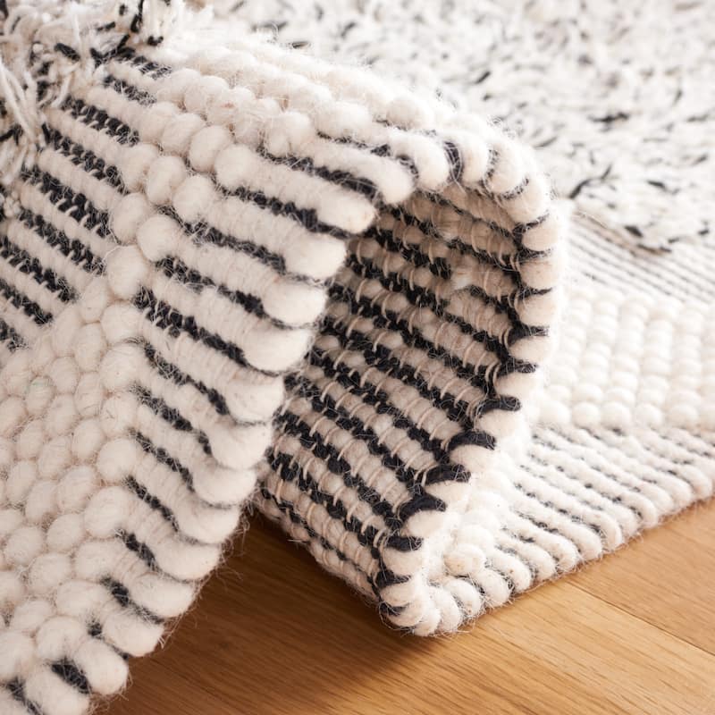 SAFAVIEH Handmade Natura Zissel Boho Wool Rug
