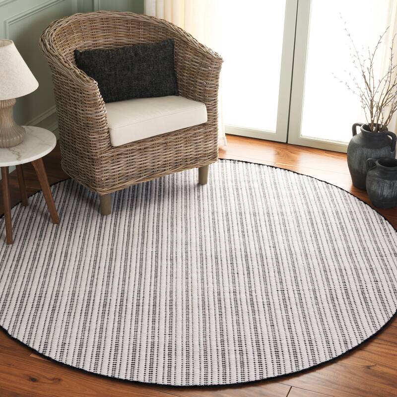 SAFAVIEH Handmade Vermont Muniba Wool & Cotton Rug - 6' Round - Black/Ivory