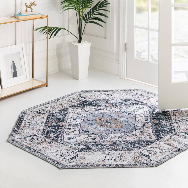 Traditional Tira Collection Area Rug