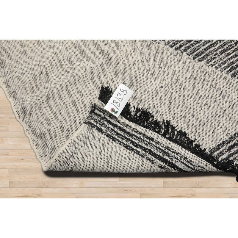 LoomBloom Hand-Woven Ivory Geometric Kilim 100% Wool Oriental Area Rug - 5' 3'' x 7' 7''