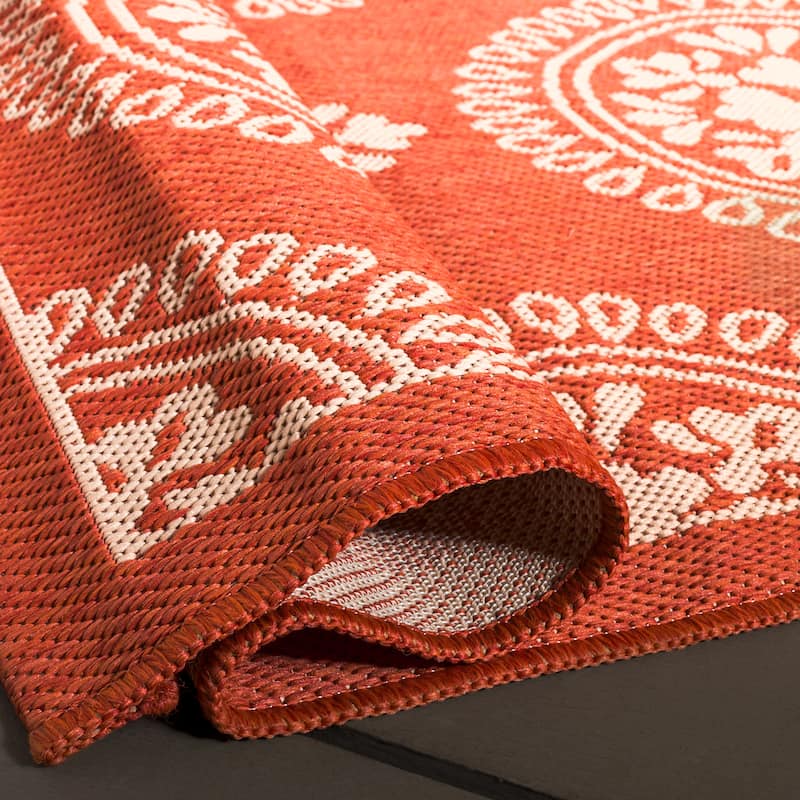 SAFAVIEH Courtyard Lyndy Rug