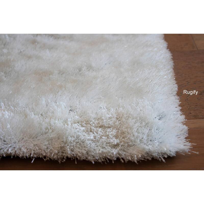 Aroma Collection 1inch Pile Solid Shag Area Rug Light Gray Color Bed