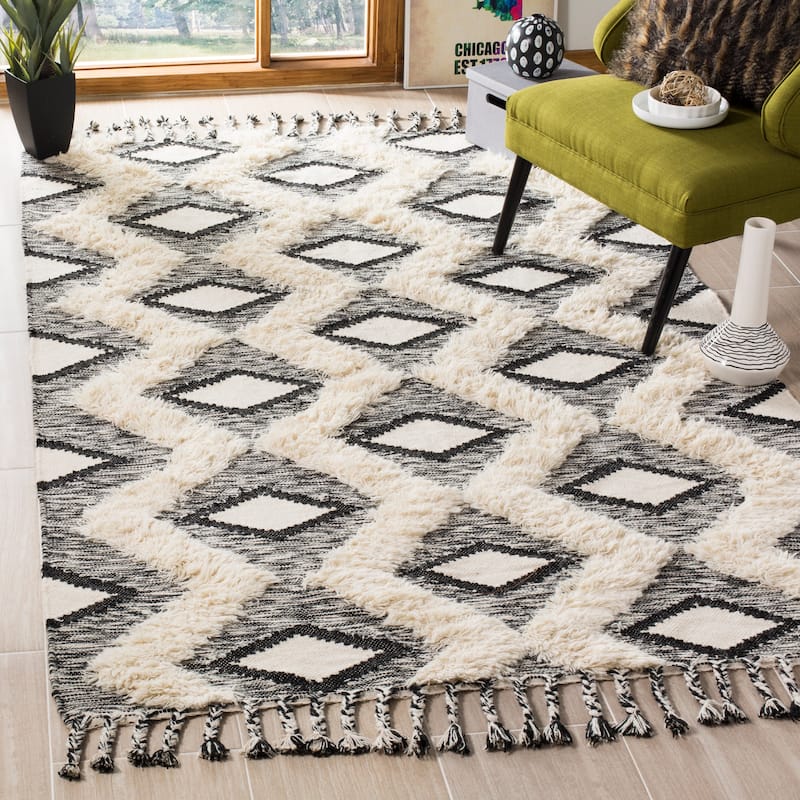 SAFAVIEH Hand-knotted Kenya Annaelle Southwestern Tribal Wool Rug - 5' x 8' - Black/Ivory