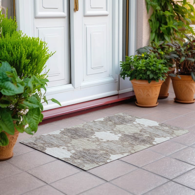 Machine Washable Indoor/ Outdoor Chantille Scroll Rug - Taupe - 1'8" x 2'6"