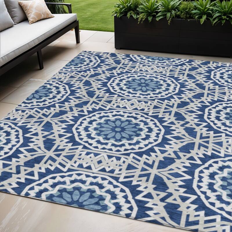 HomeRoots Floral Medallion Transitional Rectangle Outdoor Rug - 5' X 8'