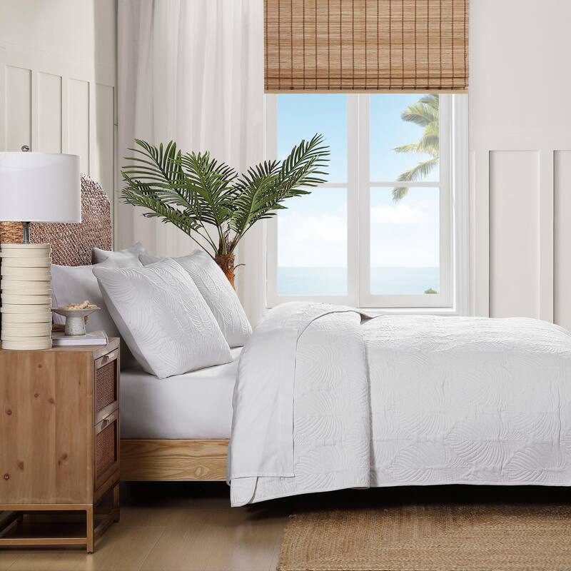 Tommy Bahama Line Palm Motif Print Reversible Cotton Quilt (White, 3 Piece Set)