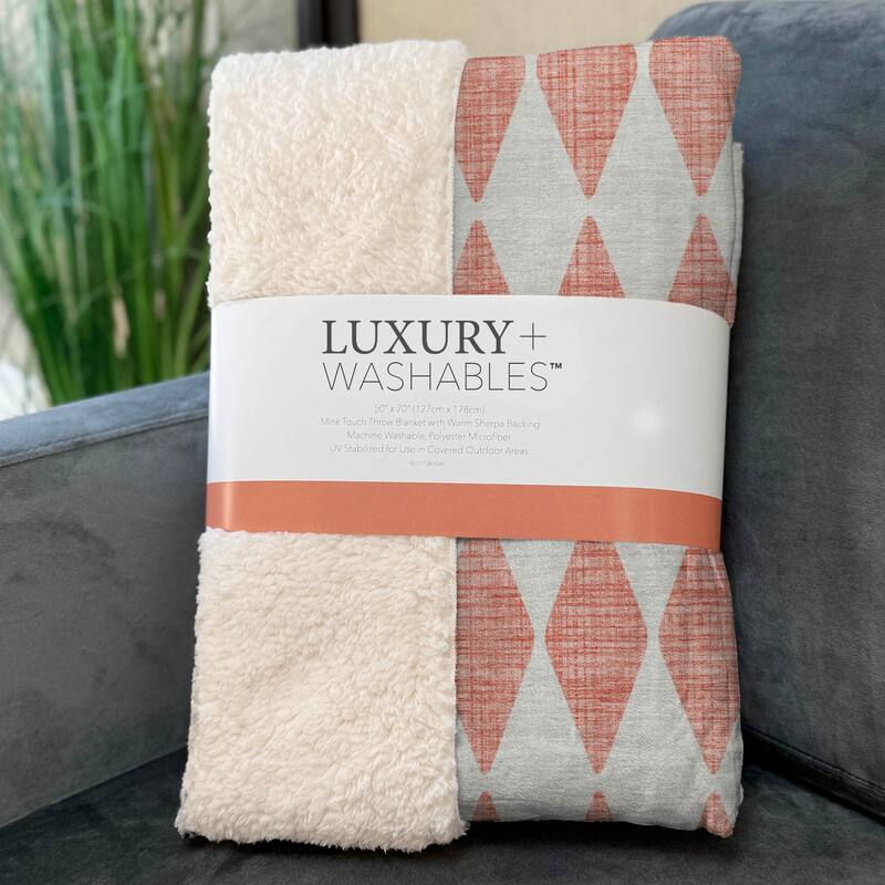 Premium Machine Washable Modern Argyle Sherpa Throw Blanket