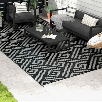 Outsunny Reversible Outdoor Rug, 9' x 18' Waterproof Plastic Straw Floor Mat, Portable RV Camping Carpet - 9' x 18'
