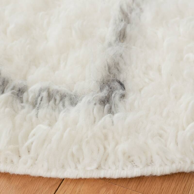 SAFAVIEH Handmade Kenya Gunel Moroccan Boho Wool Rug