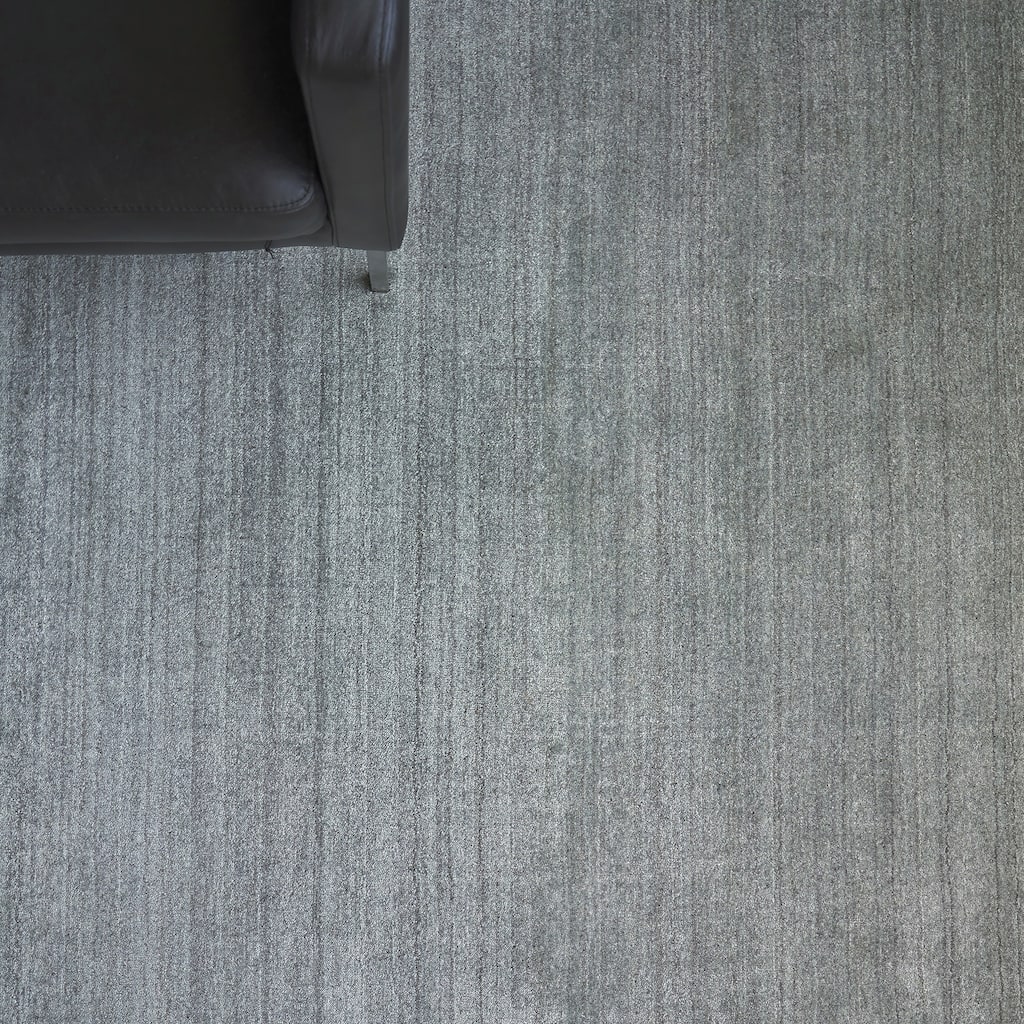 EXQUISITE RUGS Sanctuary Hand-loomed Bamboo Silk/Wool Taupe Area Rug.