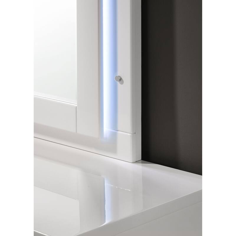 Fillmore White 4-piece Eastern King Bedroom Set