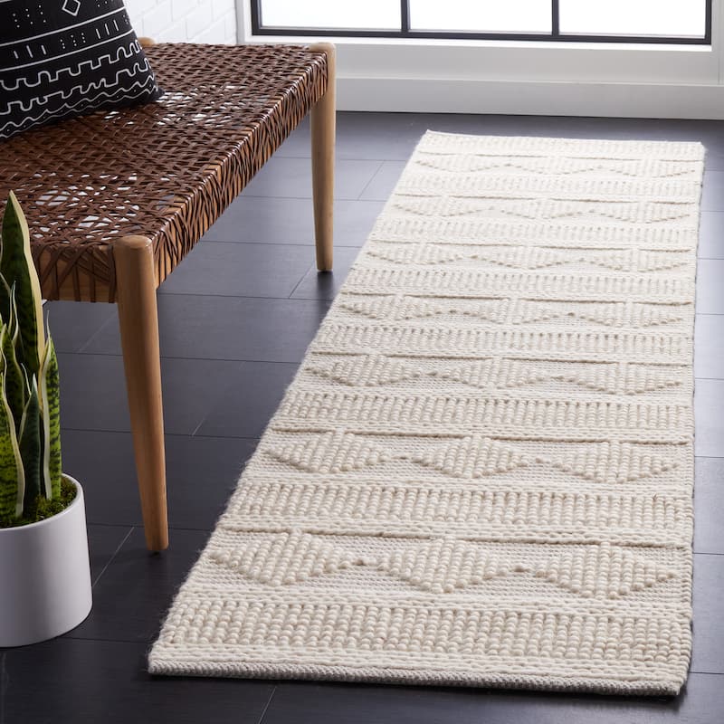 SAFAVIEH Handmade Natura Saroj Boho Wool Rug