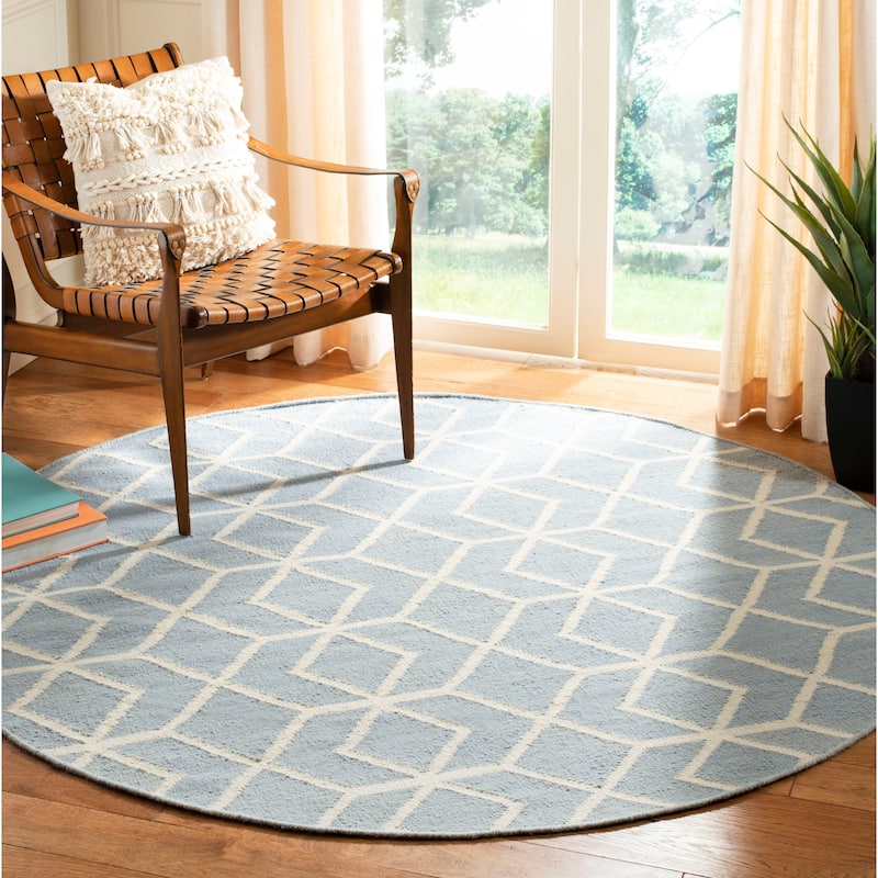 SAFAVIEH Handmade Flatweave Dhurries Kruttika Modern Moroccan Wool Rug - 6' Round - Blue/Ivory