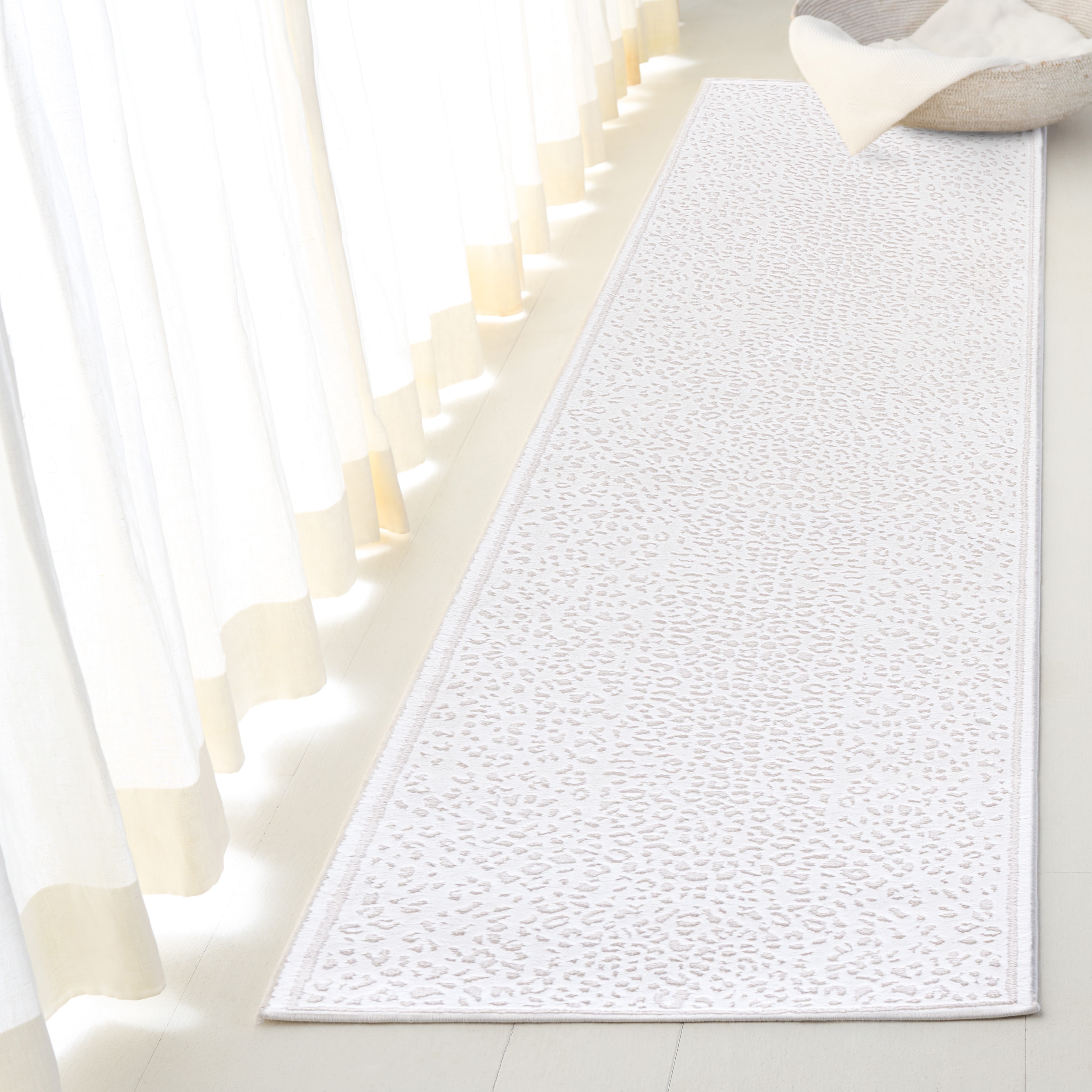 SAFAVIEH Lauren Ralph Lauren Lisandra Rug - Overstock - 42541874