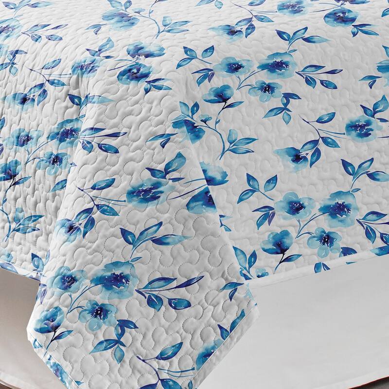 Pointehaven Percale Cotton Oversized Printed Scroll Design Quilt Set