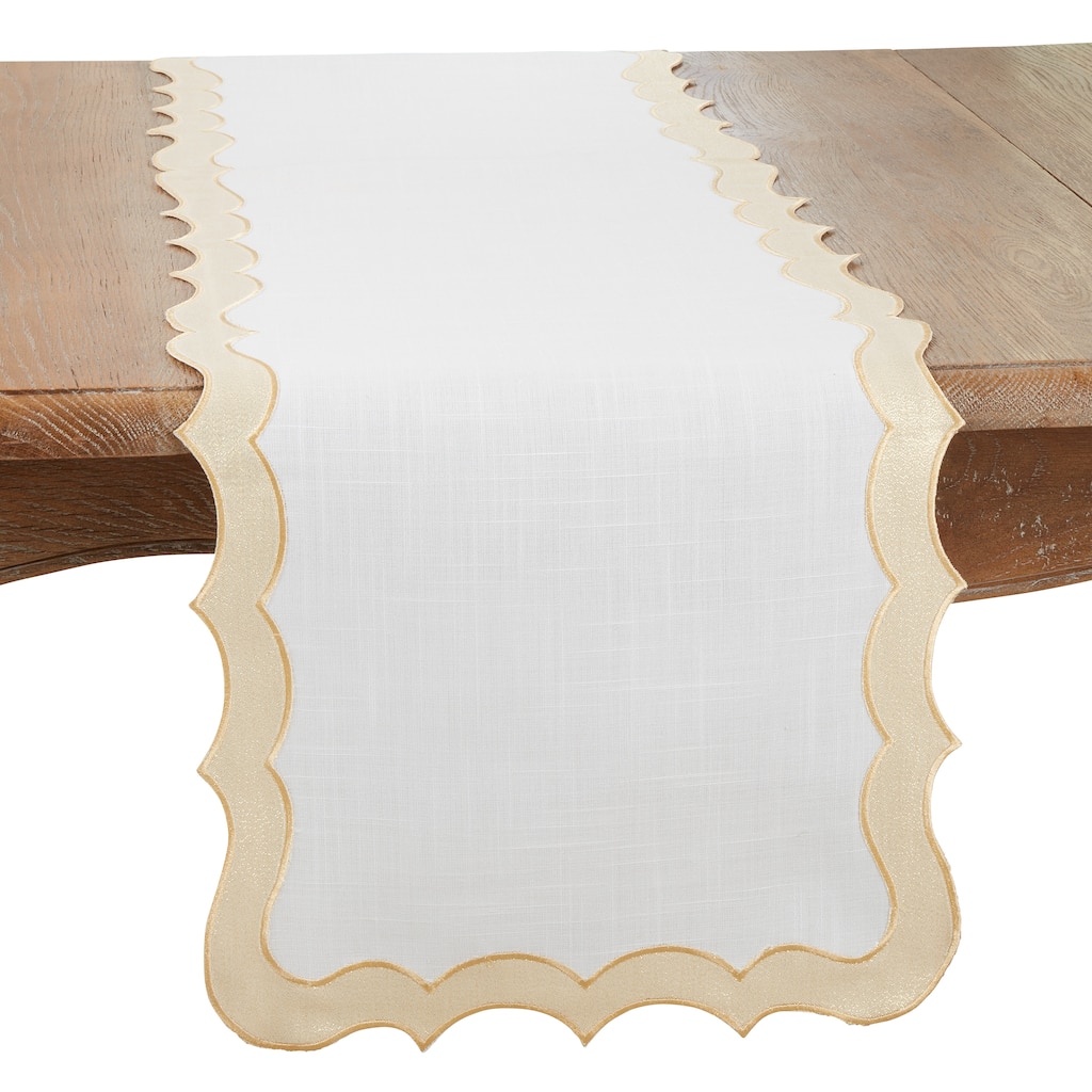 Charming Scallop Trim Table Runner