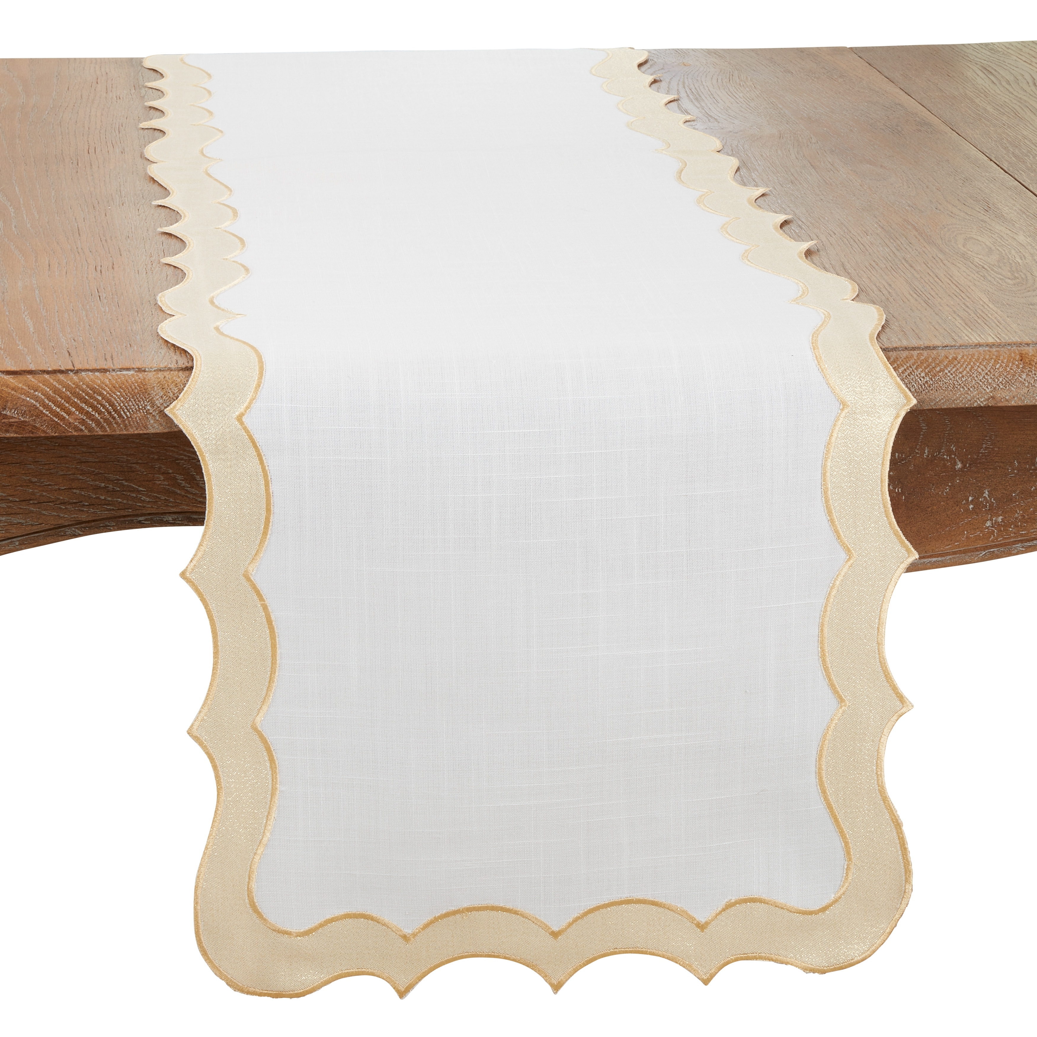 Charming Scallop Trim Table Runner