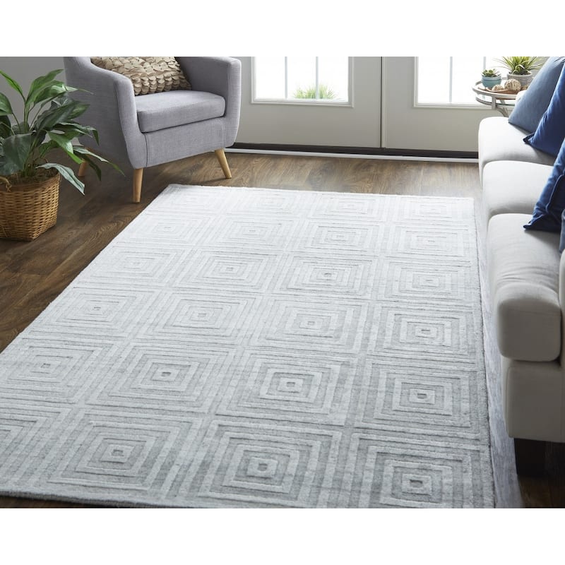 Vetu Traditional Woven Area Rug By HomeRoots - 4' x 6'