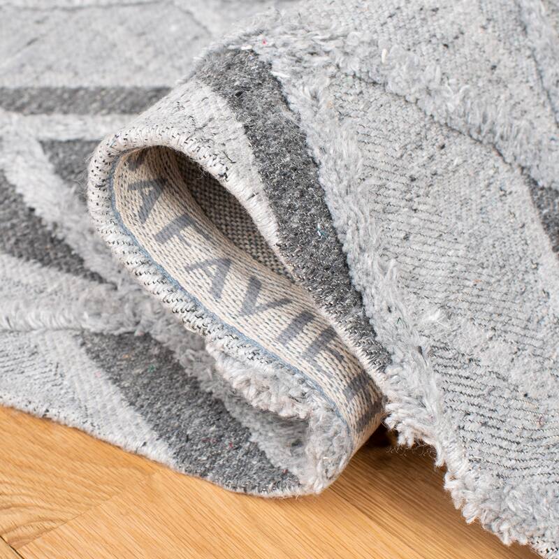 SAFAVIEH Handmade Marbella Sevastia Modern Polyester Rug