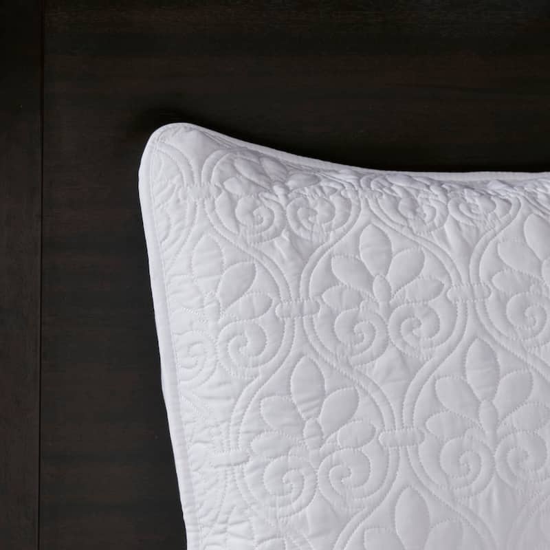 Madison Park Mansfield Reversible Oversized 3-piece Solid Texture Bedspread Quilt Set with Matching Shams