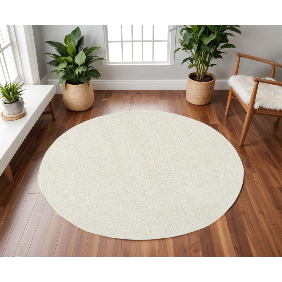 HomeRoots 7' Cream Shag Non Skid Round Rug - 79' X '79' X '1.54