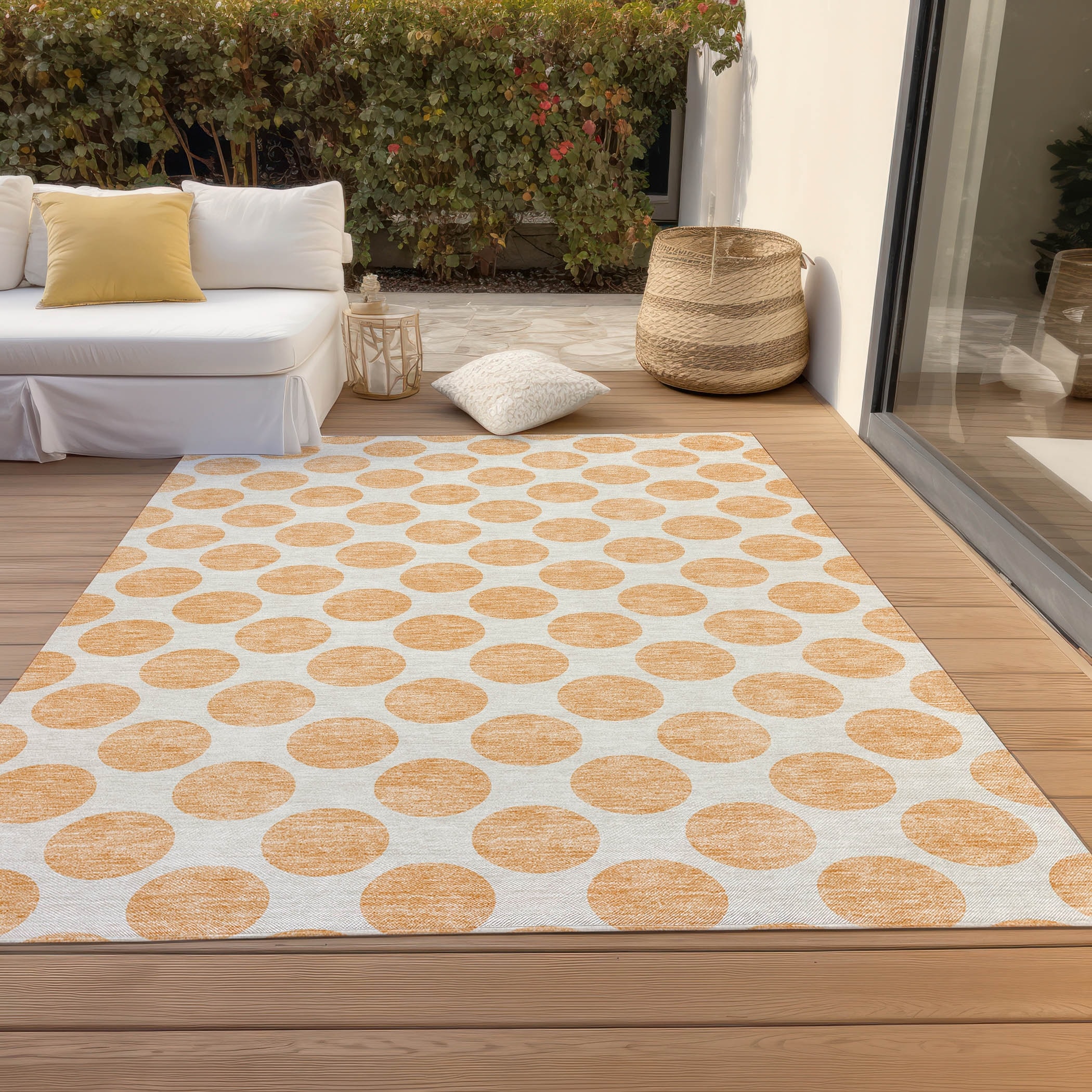 Machine Washable Indoor/ Outdoor Polka Dots Chantille Rug