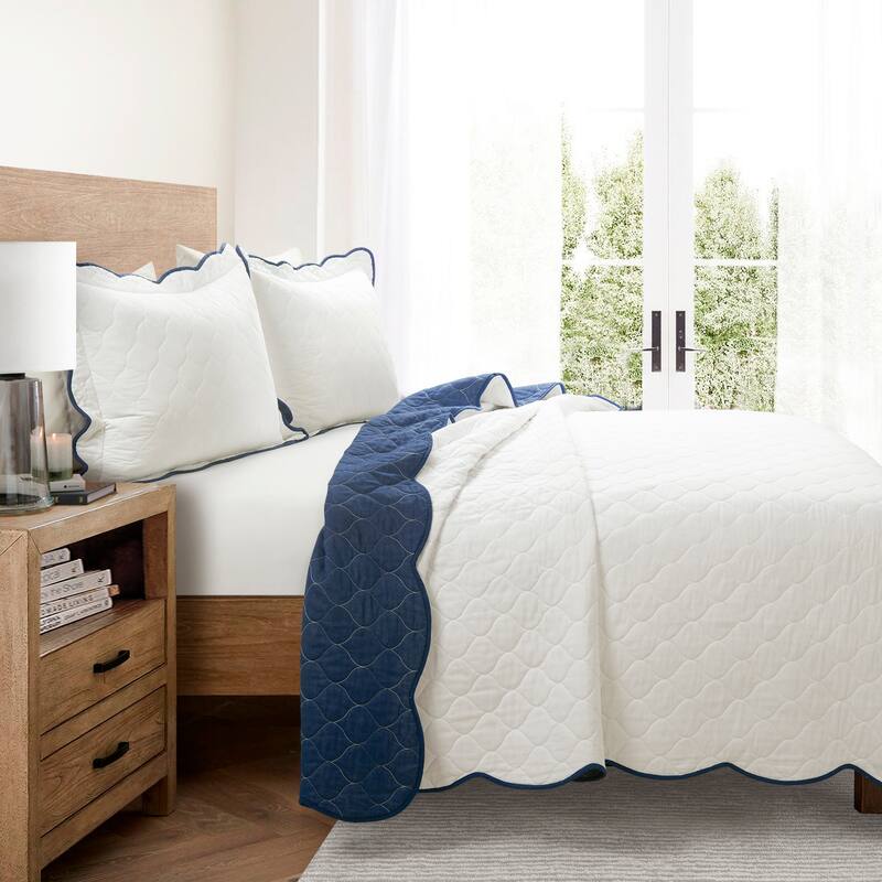 Lush Decor Coastal Chic Scallop Edge Reversible Quilt