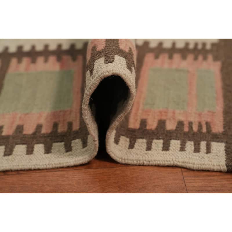 Hand Woven Southwestern Wool Multi-Colored Geometric Area Rug - 5' 10'' X 4' 1''