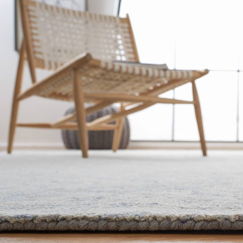 SAFAVIEH Handmade Micro-Loop Spaska Wool Rug