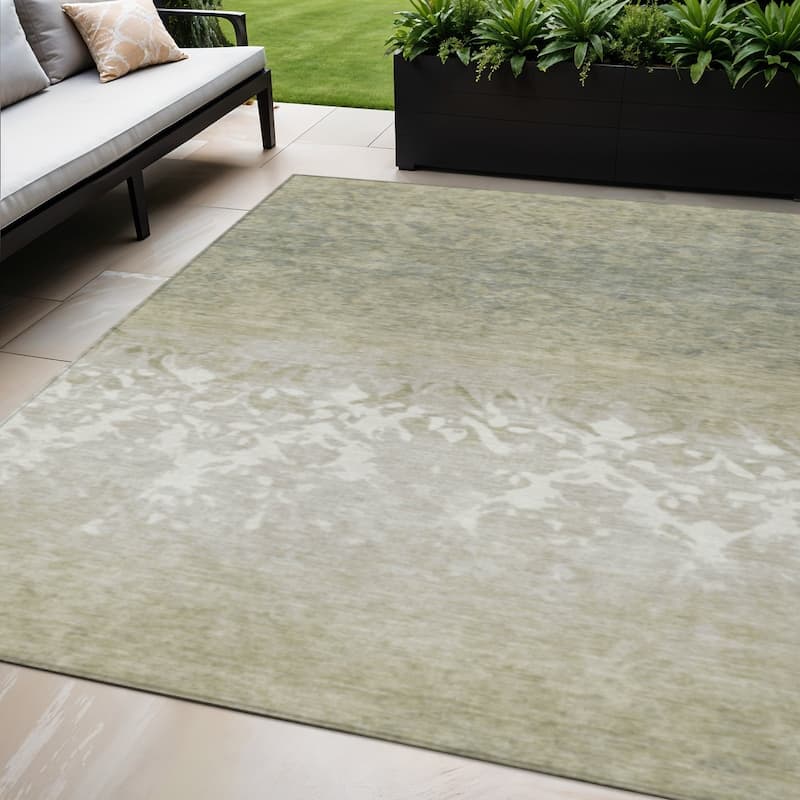 HomeRoots Damask Transitional Rectangle Outdoor Rug - 5' X 8'
