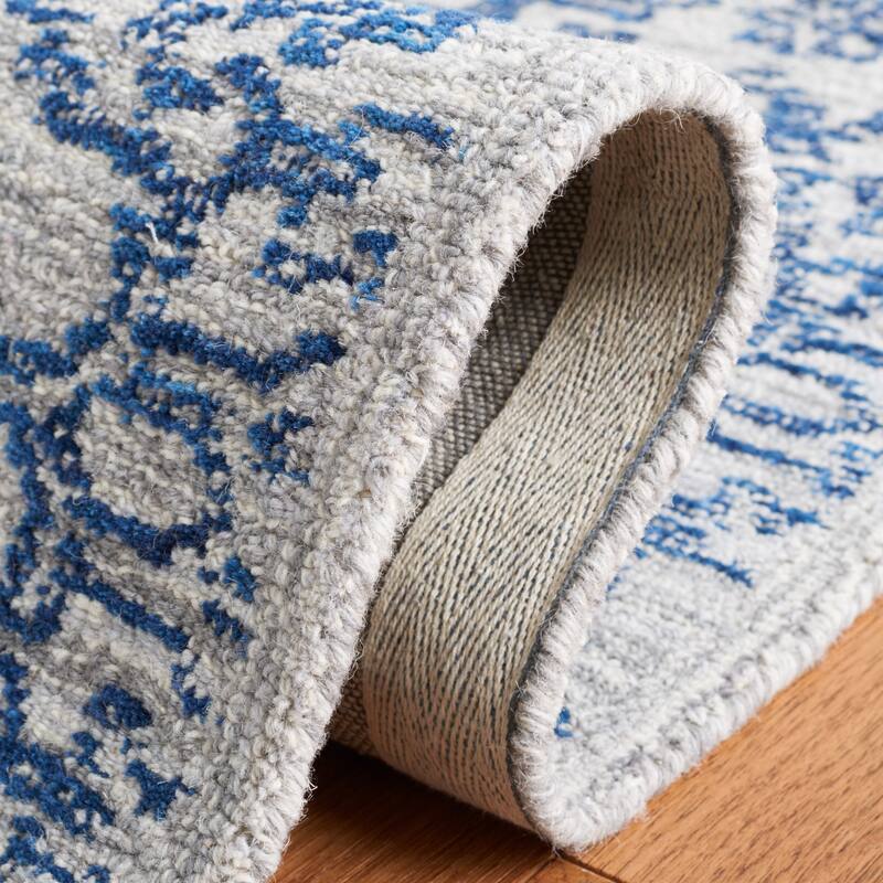 SAFAVIEH Handmade Micro-Loop Annechien Floral Wool Rug