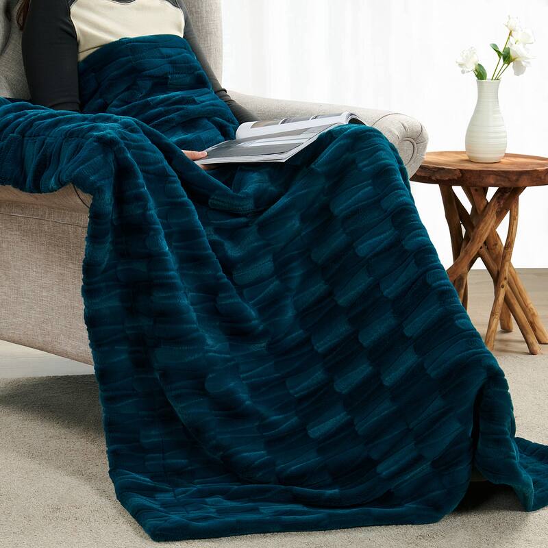 Home Soft Things Leaf Pattern FauxFur Throw Cozy Textured Blanket