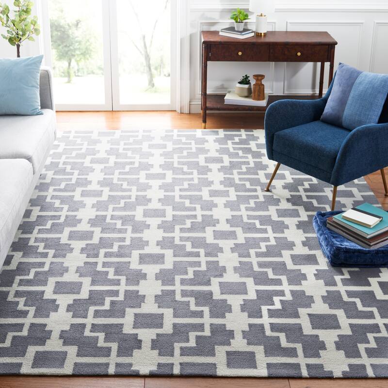 SAFAVIEH Handmade Four Seasons Dashamira Floral Rug - 8' x 10' - Grey/Ivory