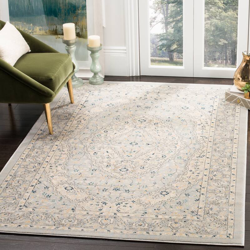 SAFAVIEH Evoke Osnat Distressed Vintage Boho Rug - 4' x 6' - Light Grey/Cream