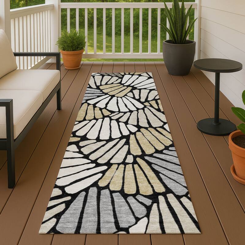 Machine Washable Indoor/ Outdoor Floral Modern Chantille Rug - Black - 2'3" x 7'6"