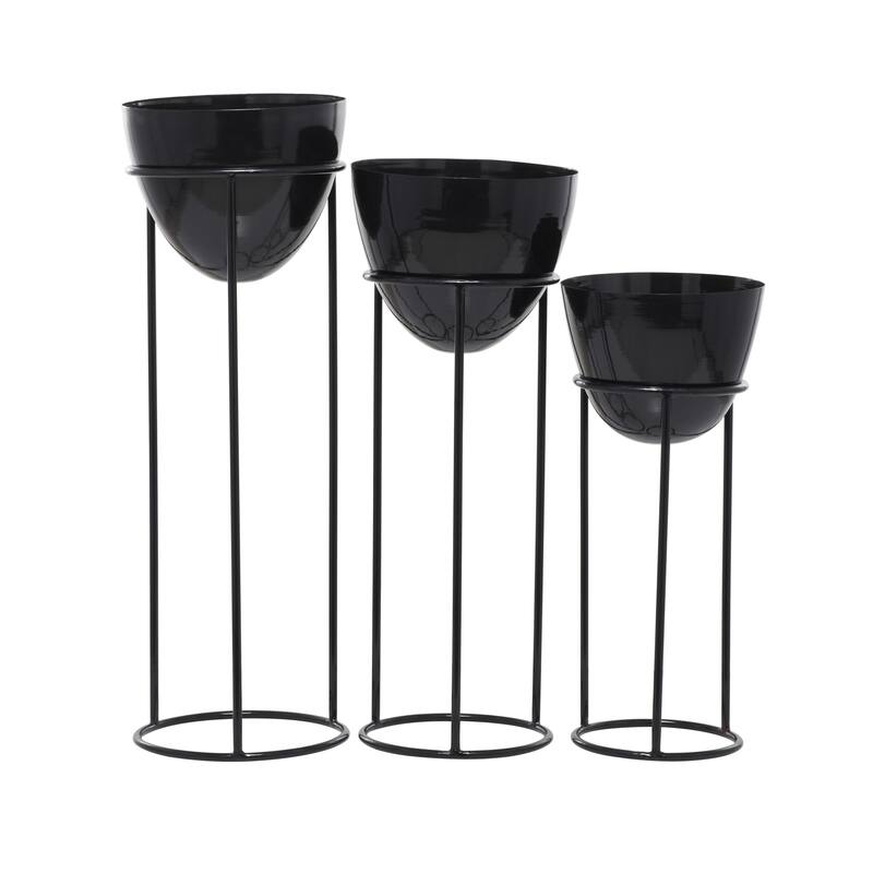 CosmoLiving by Cosmopolitan Black Metal Indoor Outdoor Planter with Removable Stand (Set of 3)