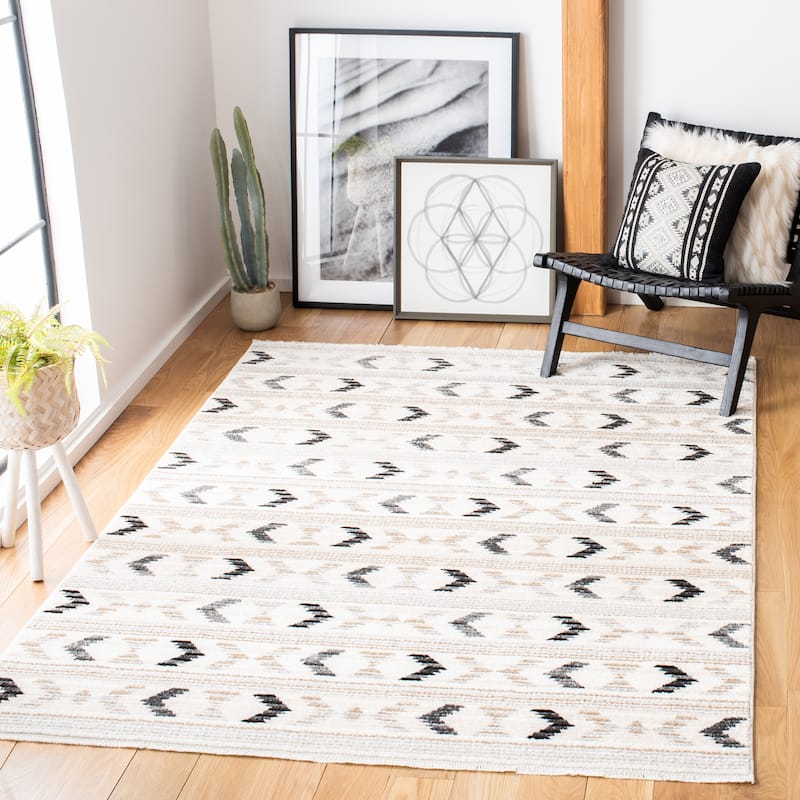 SAFAVIEH Sedona Liivia Boho Tribal Fringe Rug