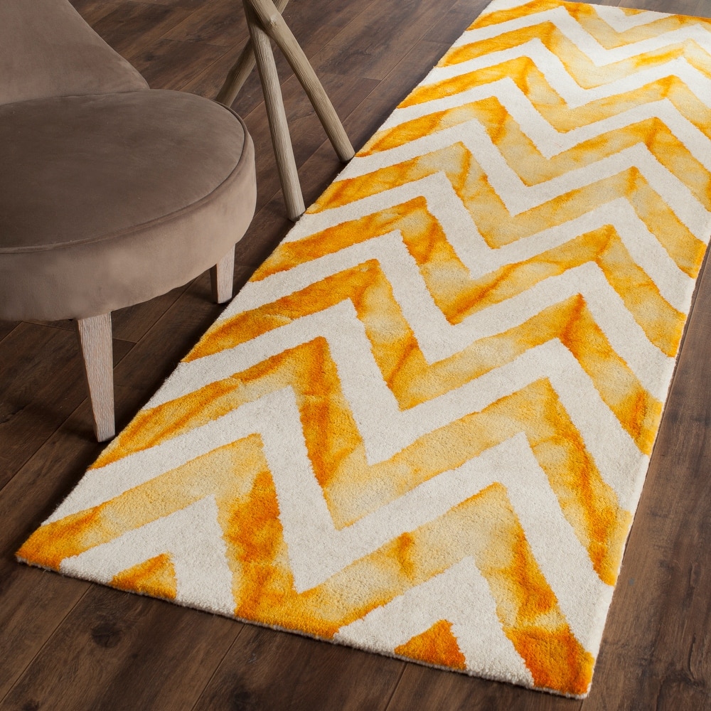 SAFAVIEH Dip Dye Erkhild Hand-tufted Wool Chevron Area Rug