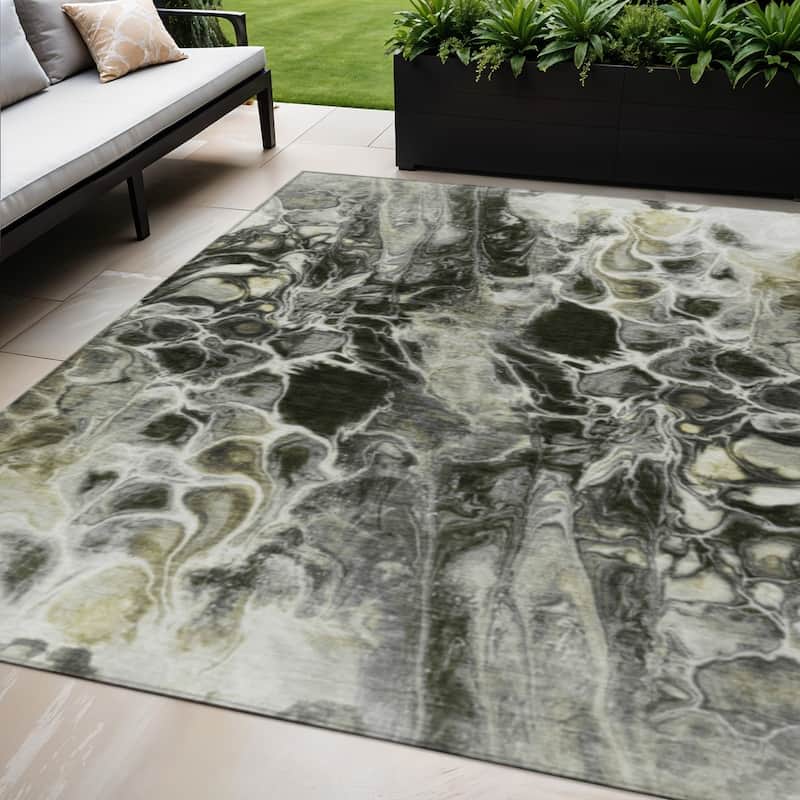 HomeRoots Abstract Transitional Rectangle Outdoor Rug - 5' X 8'