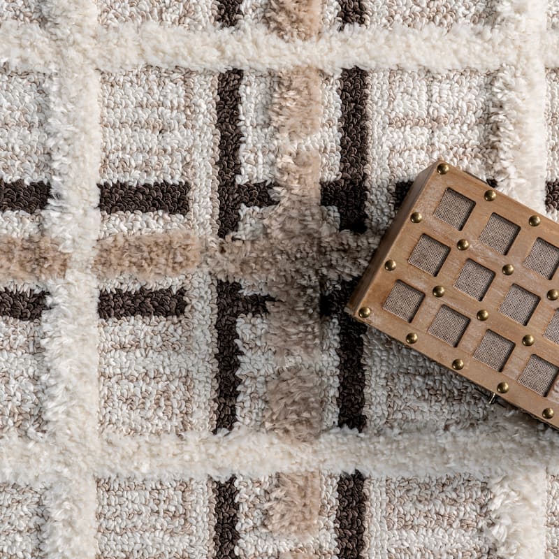 Nuloom Crimson High-Low Plaid Tasseled Area Rug